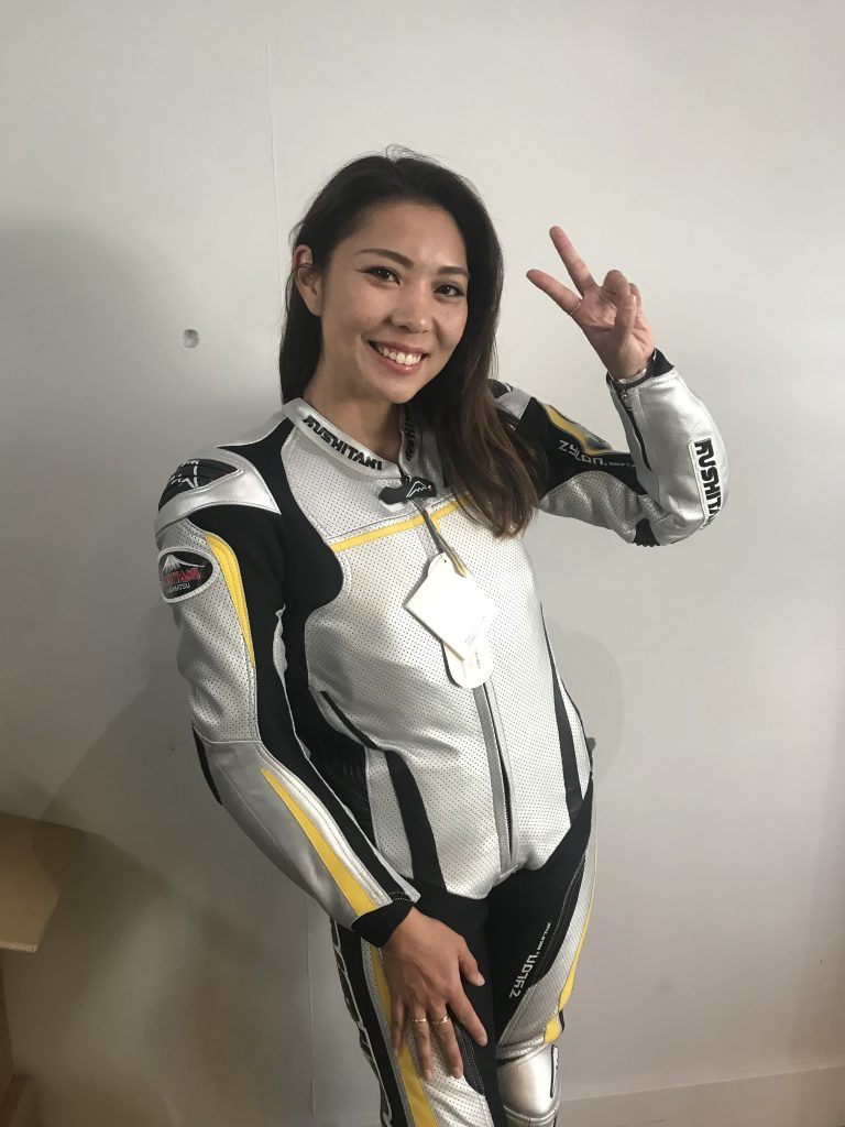 レーシングスーツが届いた Kushitani Logs