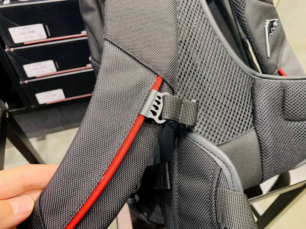 三鷹店で見つけた新しいバックパックがバイク乗りにぴったりな形状だっ