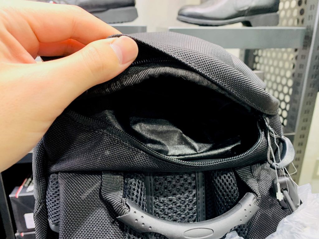 三鷹店で見つけた新しいバックパックがバイク乗りにぴったりな形状だっ