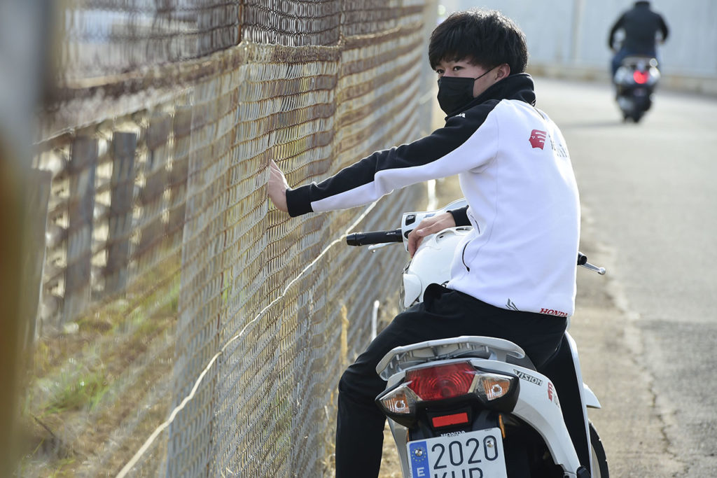 2021年にmoto2に初参戦し、年間ランキング8位を飾った小椋藍選手