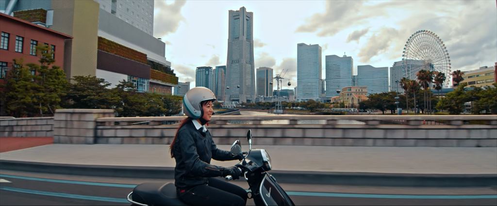 かわいいスクーターといえば、イタリアメーカーvespaのGTS SuperTech 300