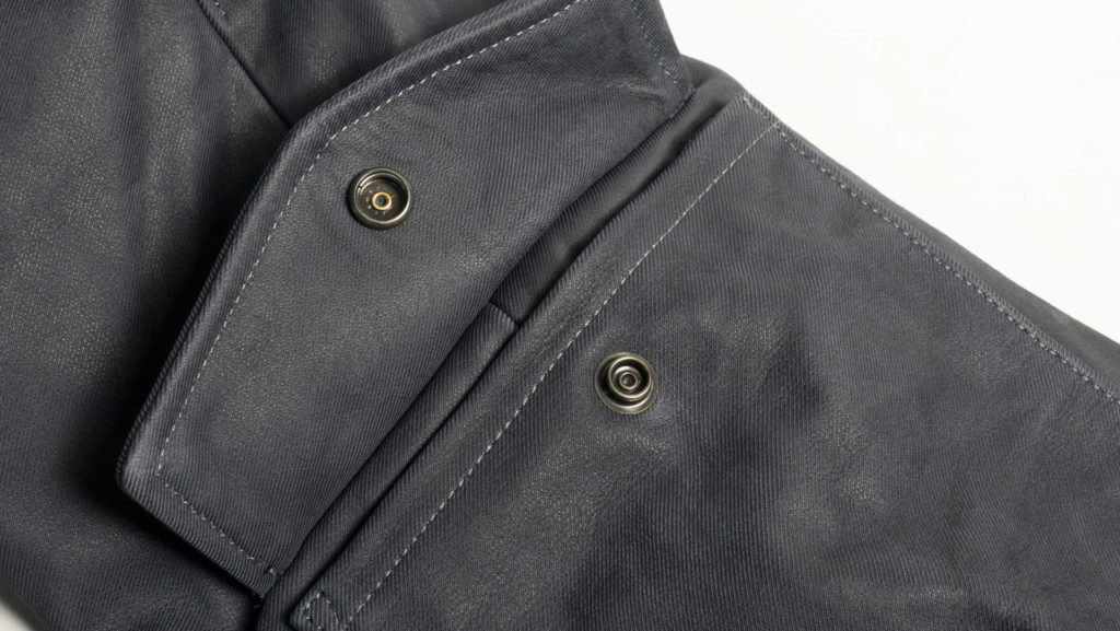 エクスプローラーカーゴジーンズ隠しボタン