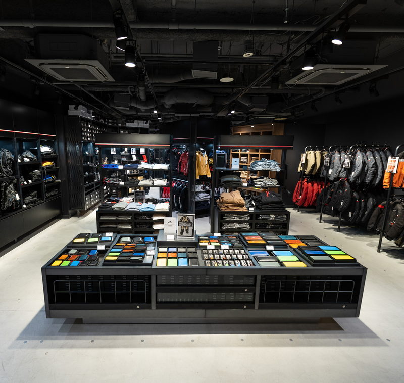 PERFORMANCE STORE 横浜